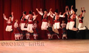 Детски-ансамбъл-за-народни-танци-РОСНА-КИТКА